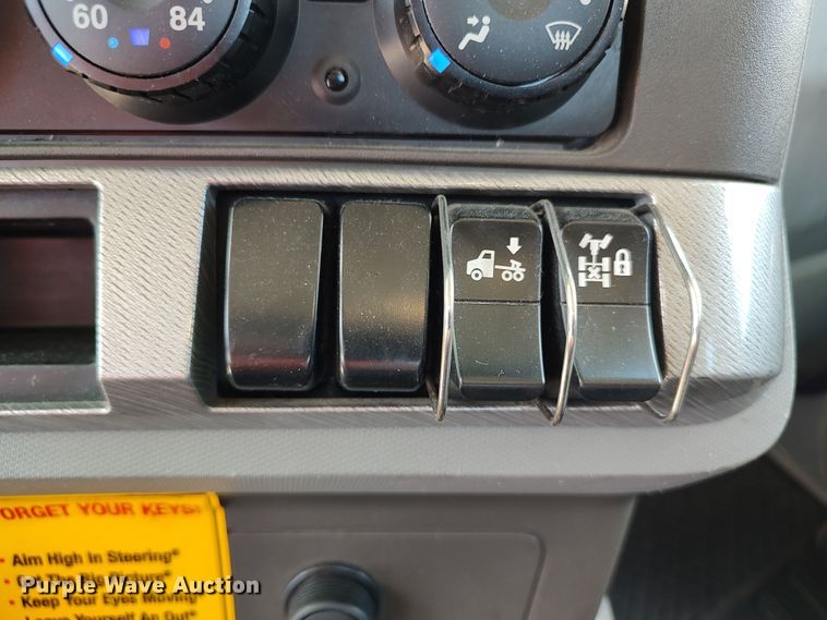 image for item LU9110 2019 Kenworth T680  semi truck