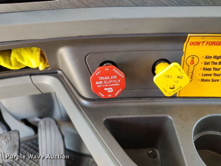 image for item LU9110 2019 Kenworth T680  semi truck