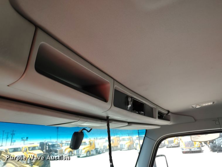 image for item LU9110 2019 Kenworth T680  semi truck