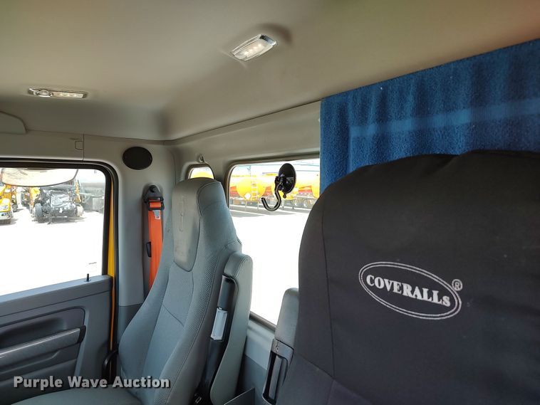 image for item LU9110 2019 Kenworth T680  semi truck