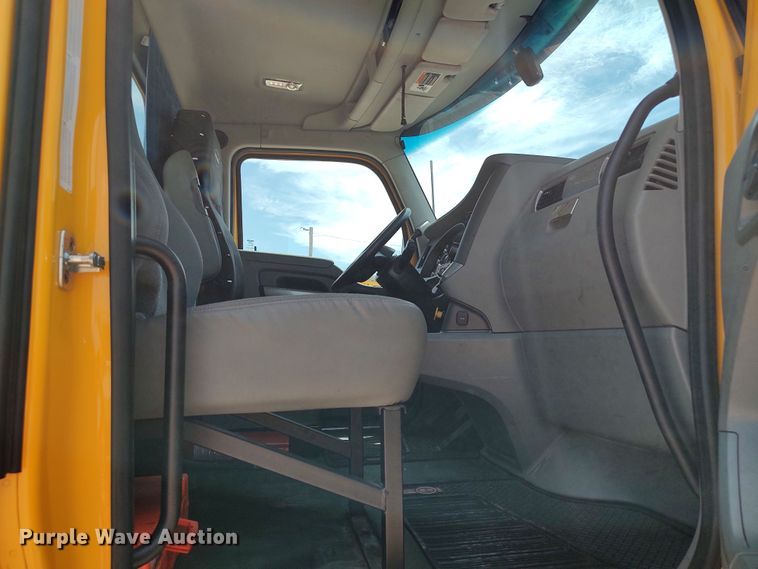 image for item LU9110 2019 Kenworth T680  semi truck