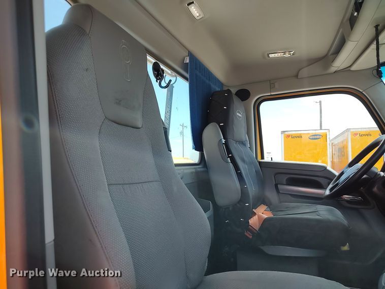 image for item LU9110 2019 Kenworth T680  semi truck