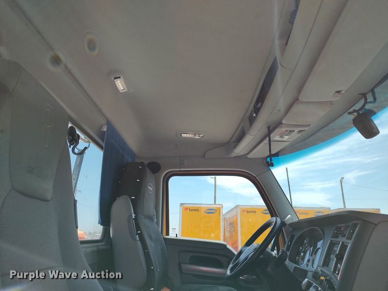 image for item LU9110 2019 Kenworth T680  semi truck