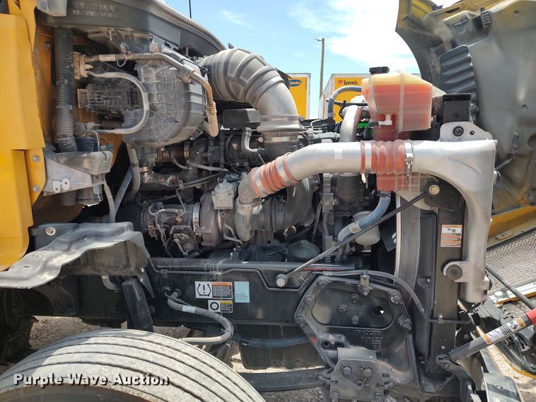 image for item LU9110 2019 Kenworth T680  semi truck