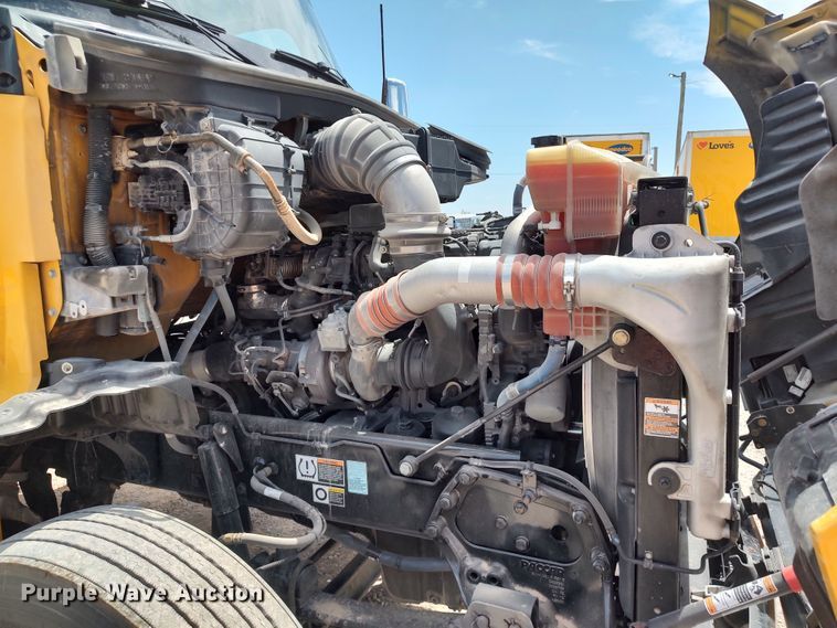 image for item LU9110 2019 Kenworth T680  semi truck