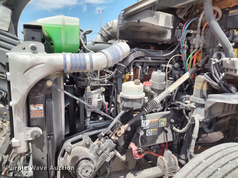 image for item LU9110 2019 Kenworth T680  semi truck