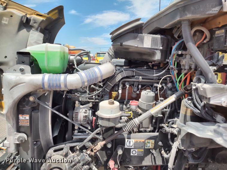 image for item LU9110 2019 Kenworth T680  semi truck