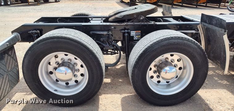 image for item LU9110 2019 Kenworth T680  semi truck