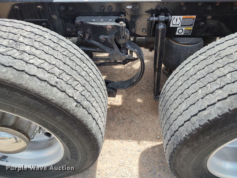 image for item LU9110 2019 Kenworth T680  semi truck