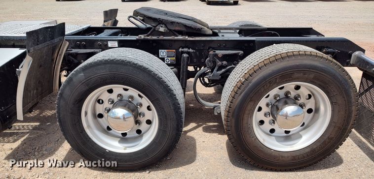 image for item LU9110 2019 Kenworth T680  semi truck