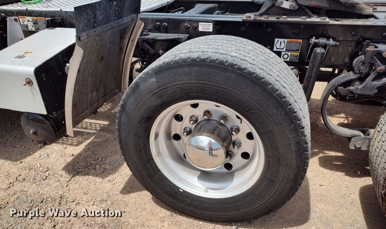 image for item LU9110 2019 Kenworth T680  semi truck