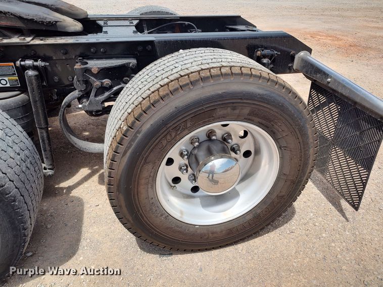 image for item LU9110 2019 Kenworth T680  semi truck