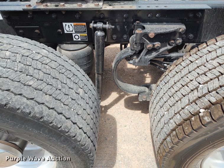 image for item LU9110 2019 Kenworth T680  semi truck