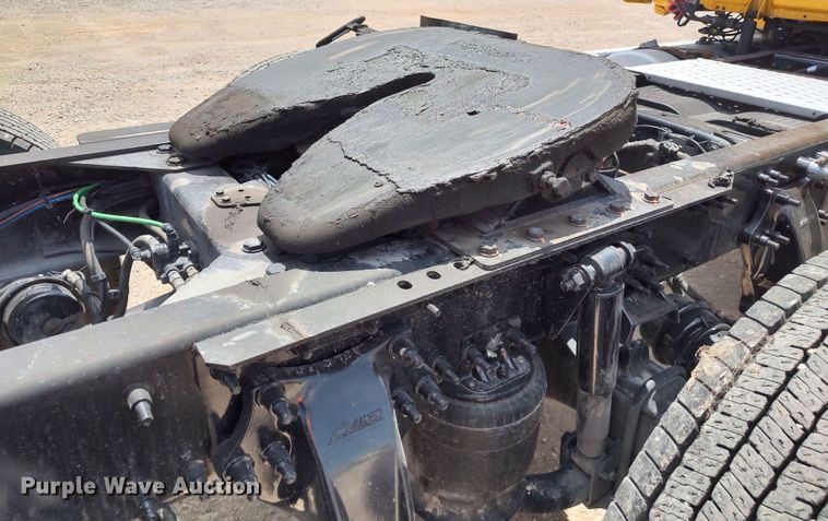 image for item LU9111 2018 Freightliner Cascadia 125  semi truck