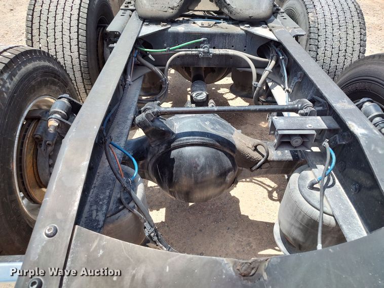 image for item LU9111 2018 Freightliner Cascadia 125  semi truck