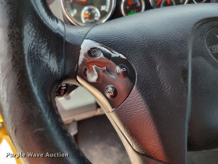 image for item LU9111 2018 Freightliner Cascadia 125  semi truck