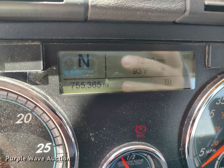 image for item LU9111 2018 Freightliner Cascadia 125  semi truck