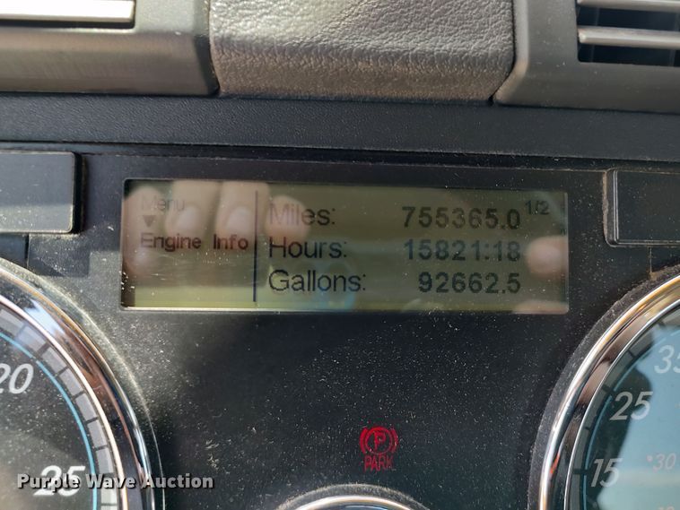 image for item LU9111 2018 Freightliner Cascadia 125  semi truck