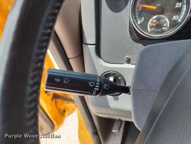 image for item LU9111 2018 Freightliner Cascadia 125  semi truck