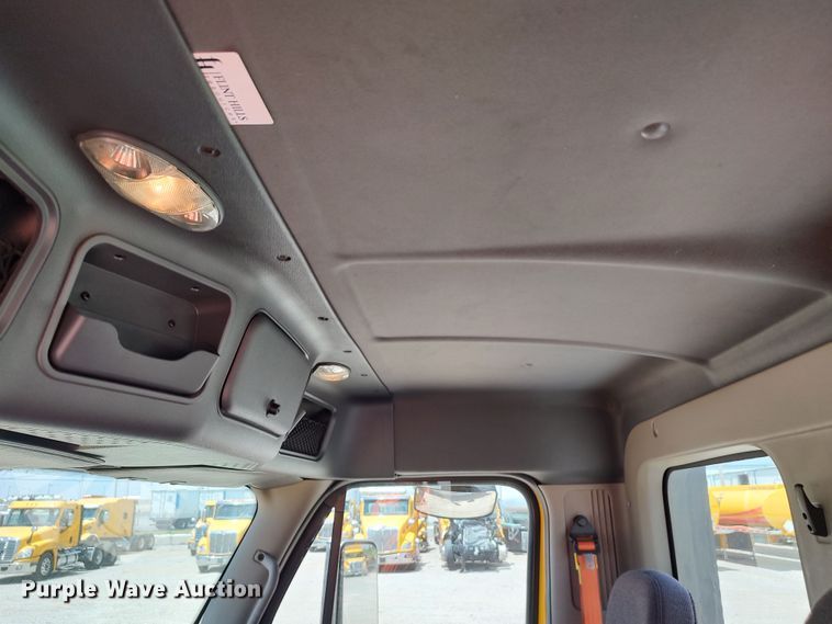 image for item LU9111 2018 Freightliner Cascadia 125  semi truck