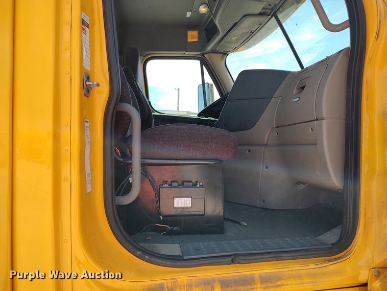 image for item LU9111 2018 Freightliner Cascadia 125  semi truck