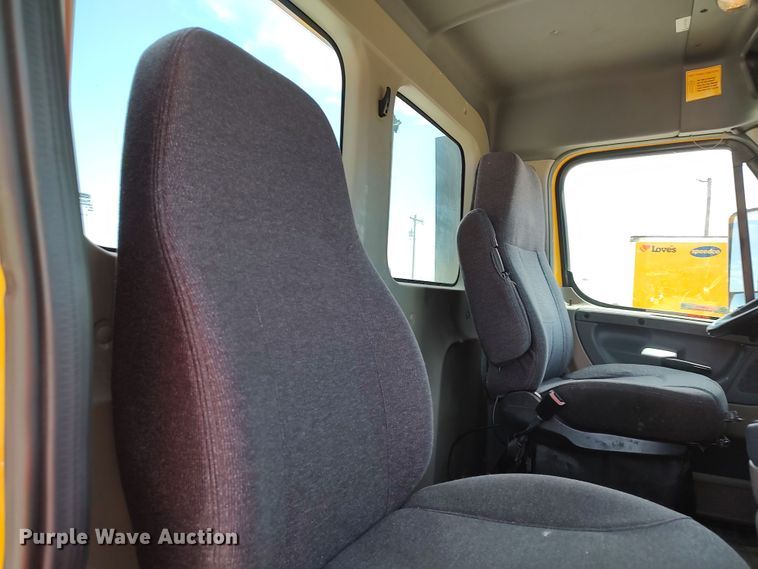 image for item LU9111 2018 Freightliner Cascadia 125  semi truck