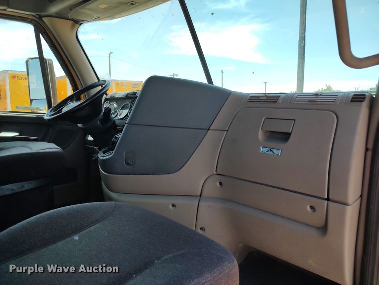 image for item LU9111 2018 Freightliner Cascadia 125  semi truck