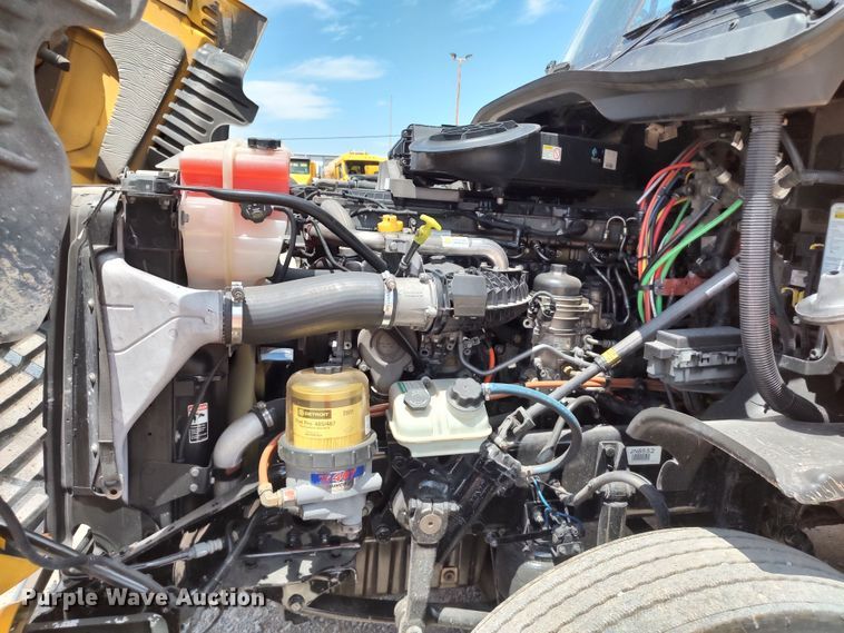 image for item LU9111 2018 Freightliner Cascadia 125  semi truck