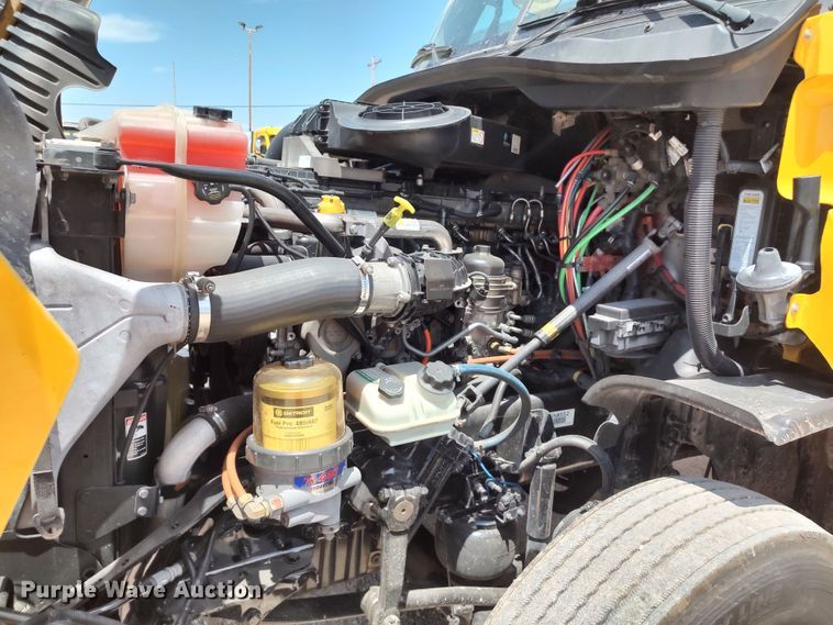 image for item LU9111 2018 Freightliner Cascadia 125  semi truck