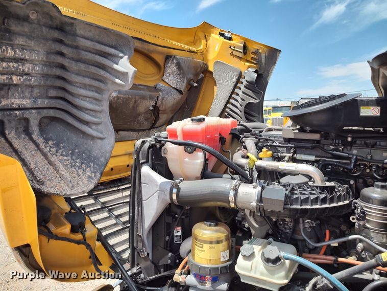 image for item LU9111 2018 Freightliner Cascadia 125  semi truck