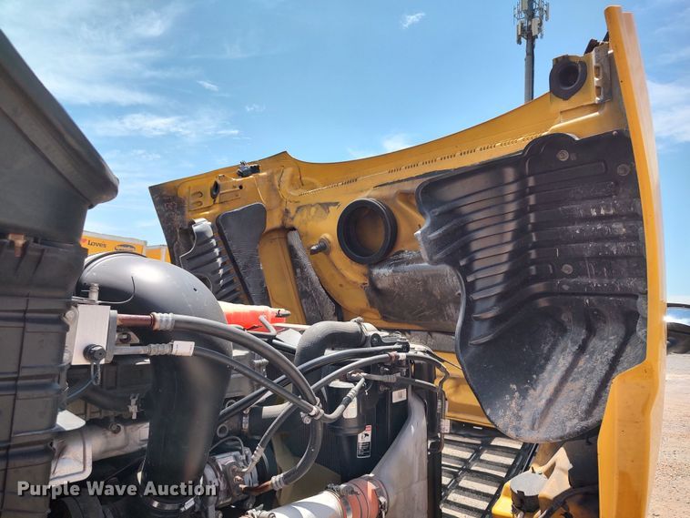 image for item LU9111 2018 Freightliner Cascadia 125  semi truck