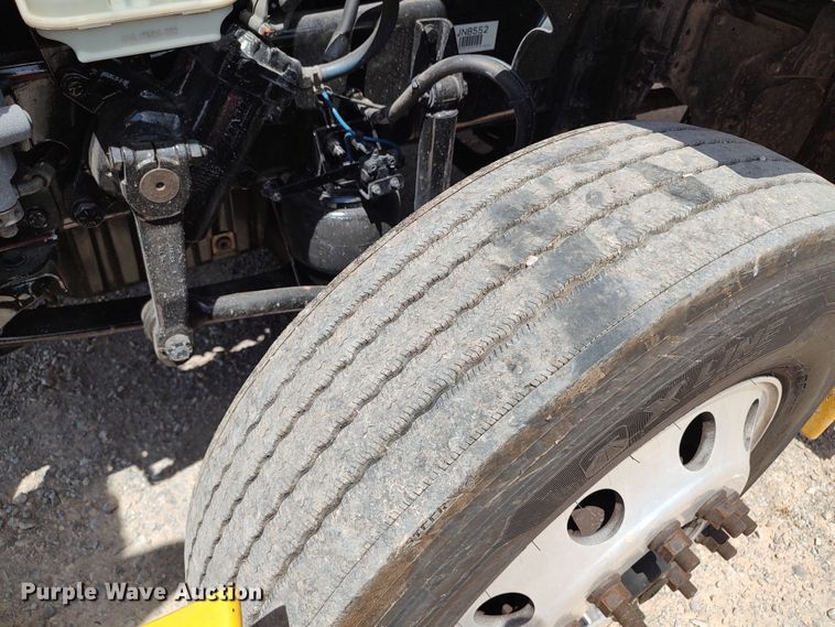 image for item LU9111 2018 Freightliner Cascadia 125  semi truck