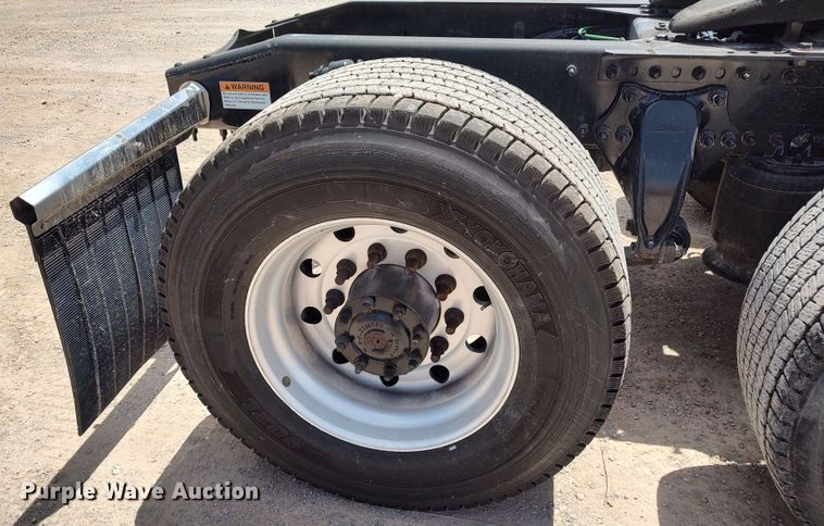 image for item LU9111 2018 Freightliner Cascadia 125  semi truck