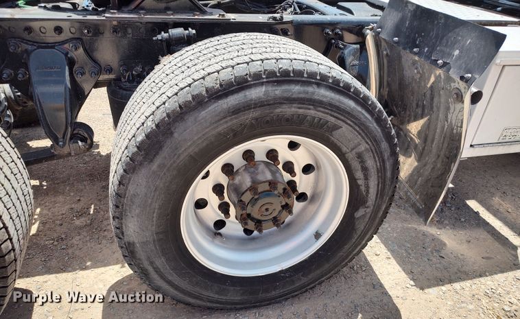 image for item LU9111 2018 Freightliner Cascadia 125  semi truck