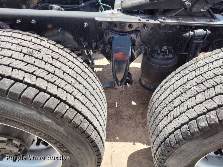 image for item LU9111 2018 Freightliner Cascadia 125  semi truck