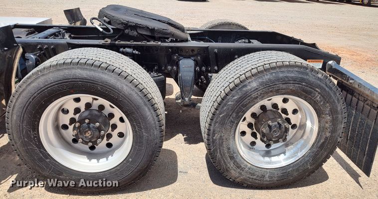 image for item LU9111 2018 Freightliner Cascadia 125  semi truck