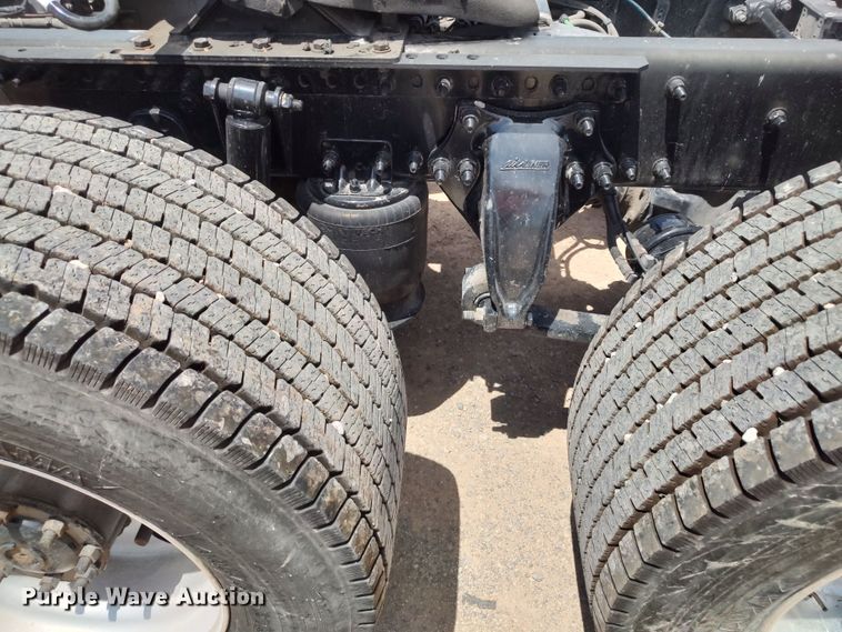 image for item LU9111 2018 Freightliner Cascadia 125  semi truck