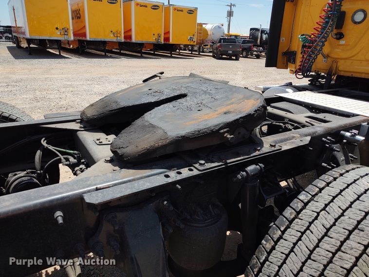 image for item LU9112 2018 Freightliner Cascadia 125  semi truck