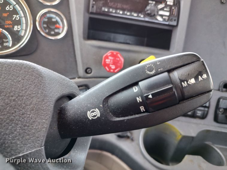 image for item LU9112 2018 Freightliner Cascadia 125  semi truck