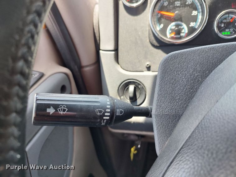 image for item LU9112 2018 Freightliner Cascadia 125  semi truck