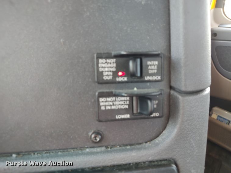 image for item LU9112 2018 Freightliner Cascadia 125  semi truck