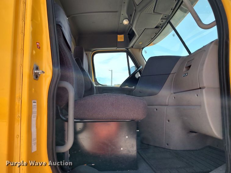 image for item LU9112 2018 Freightliner Cascadia 125  semi truck