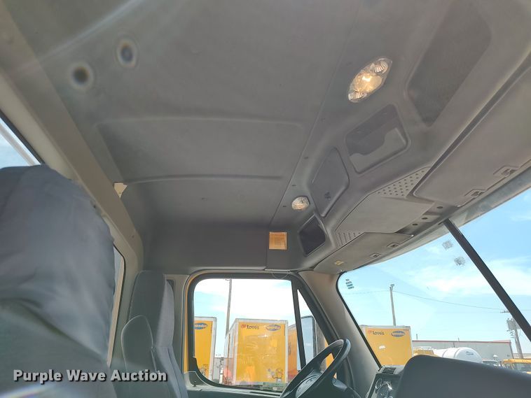 image for item LU9112 2018 Freightliner Cascadia 125  semi truck