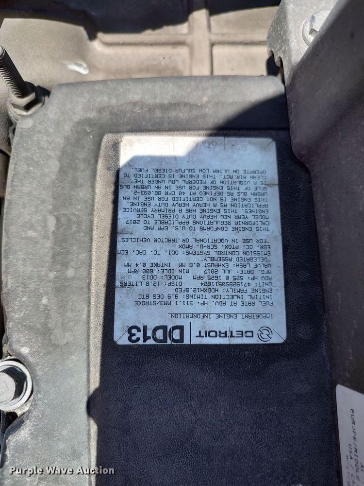 image for item LU9112 2018 Freightliner Cascadia 125  semi truck