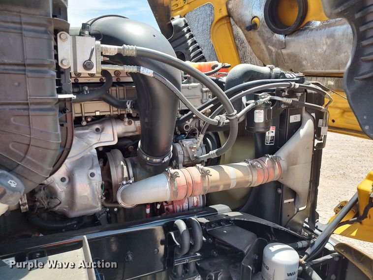 image for item LU9112 2018 Freightliner Cascadia 125  semi truck