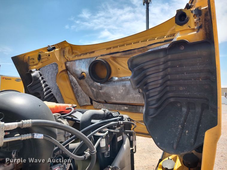 image for item LU9112 2018 Freightliner Cascadia 125  semi truck