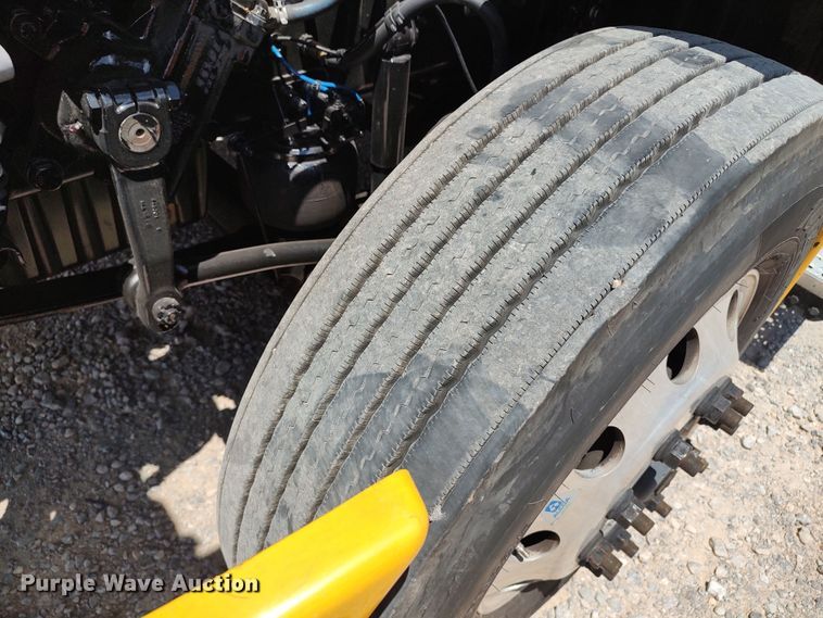 image for item LU9112 2018 Freightliner Cascadia 125  semi truck