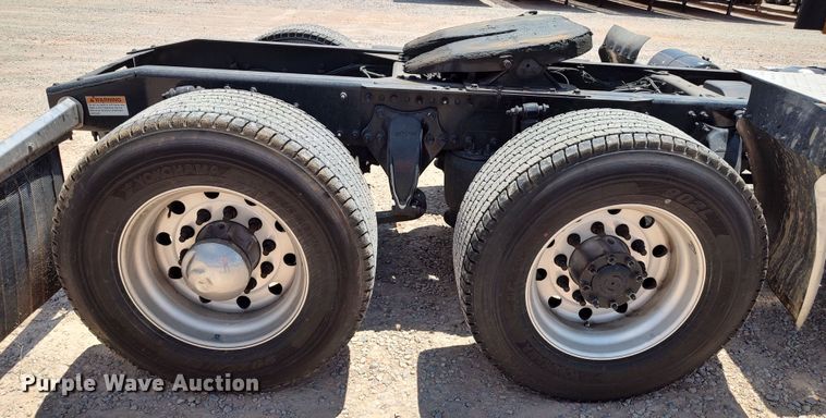 image for item LU9112 2018 Freightliner Cascadia 125  semi truck