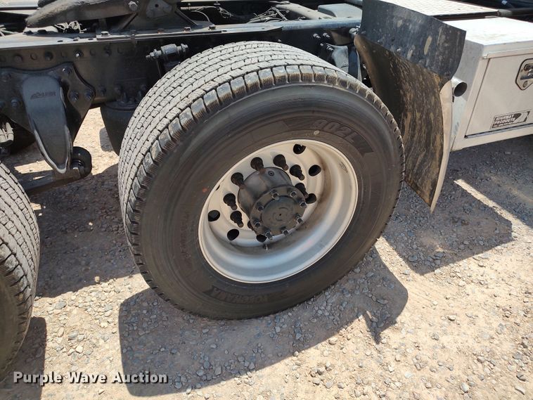 image for item LU9112 2018 Freightliner Cascadia 125  semi truck