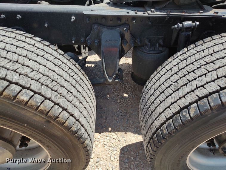 image for item LU9112 2018 Freightliner Cascadia 125  semi truck